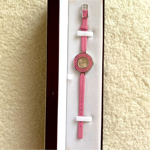 VINTAGE COACH LADIES WATCH PINK TONE EST.1941 SWISS QUARTZ - Picture 7 of 11